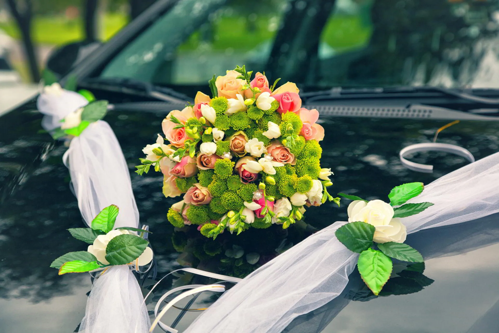 Best Modern, Classic and Vintage Wedding Car Decorations by Luxorides